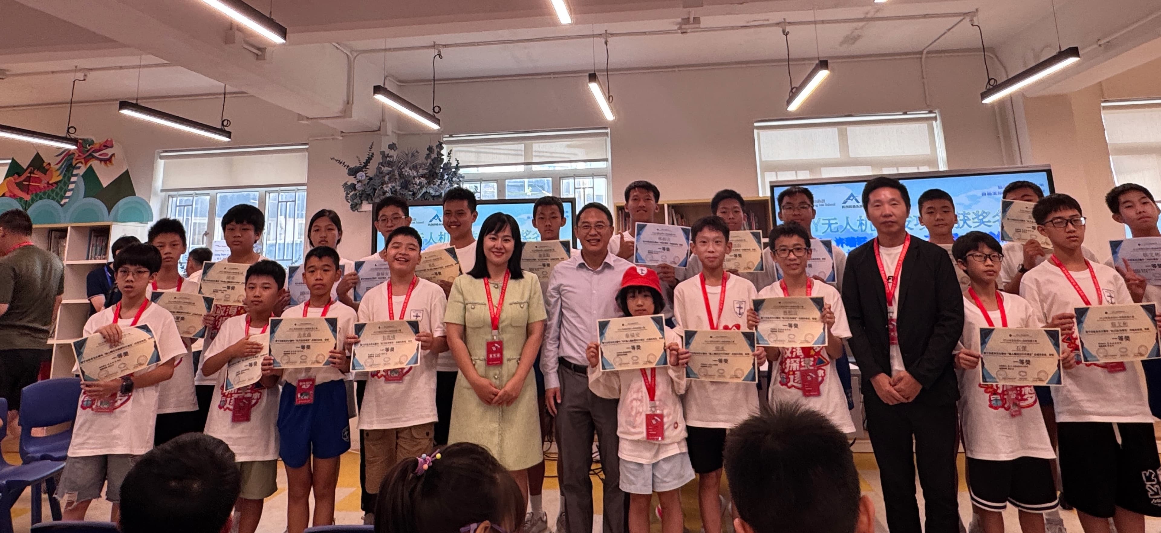 研究院發起人樊星（左），香港航海學校陳道沛校長 （中），灣商聯國際人才中心主任黃先明（右）